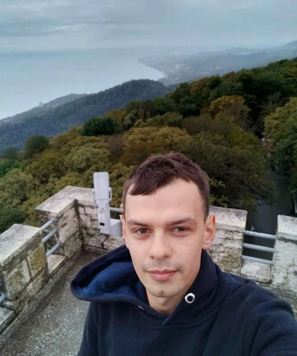 Артём